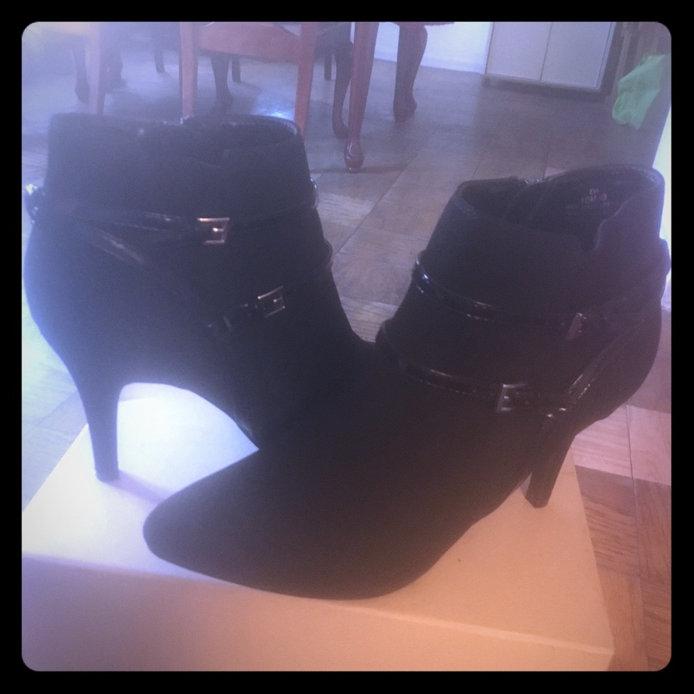 Black ankle dress boot